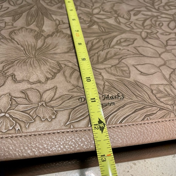 DARCY MARKS LONDON TAN LARGE TOTE - Picture 9 of 16